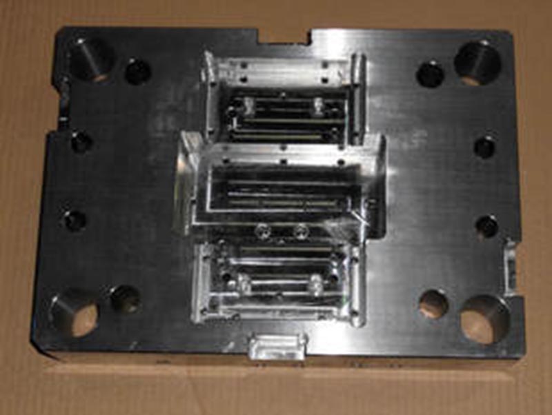 讷河精密塑料模-06